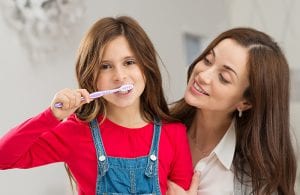 Teisingos dantų priežiūrios konsultacijos, ypač svarbios jaunosios kartos pacientams, dar dar nepraradusiems savų dantų